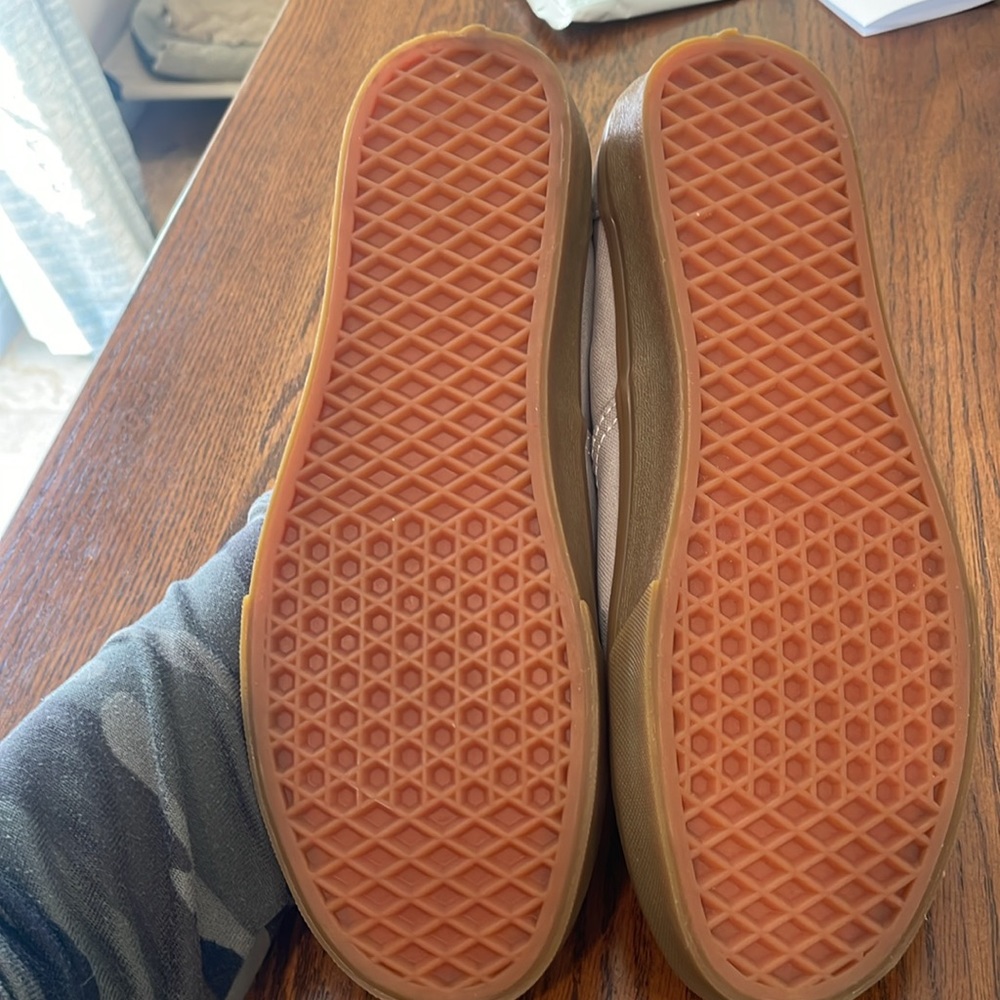 VANS - Picture 2 of 5